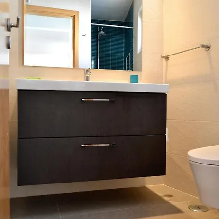 Valley House - Village Center With Lounge Rooftop * オデセイシェ